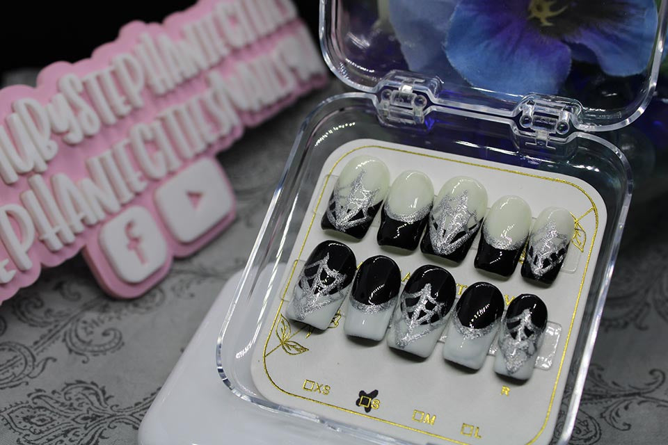 Let's pack a custom order of lovely Press-on Nails