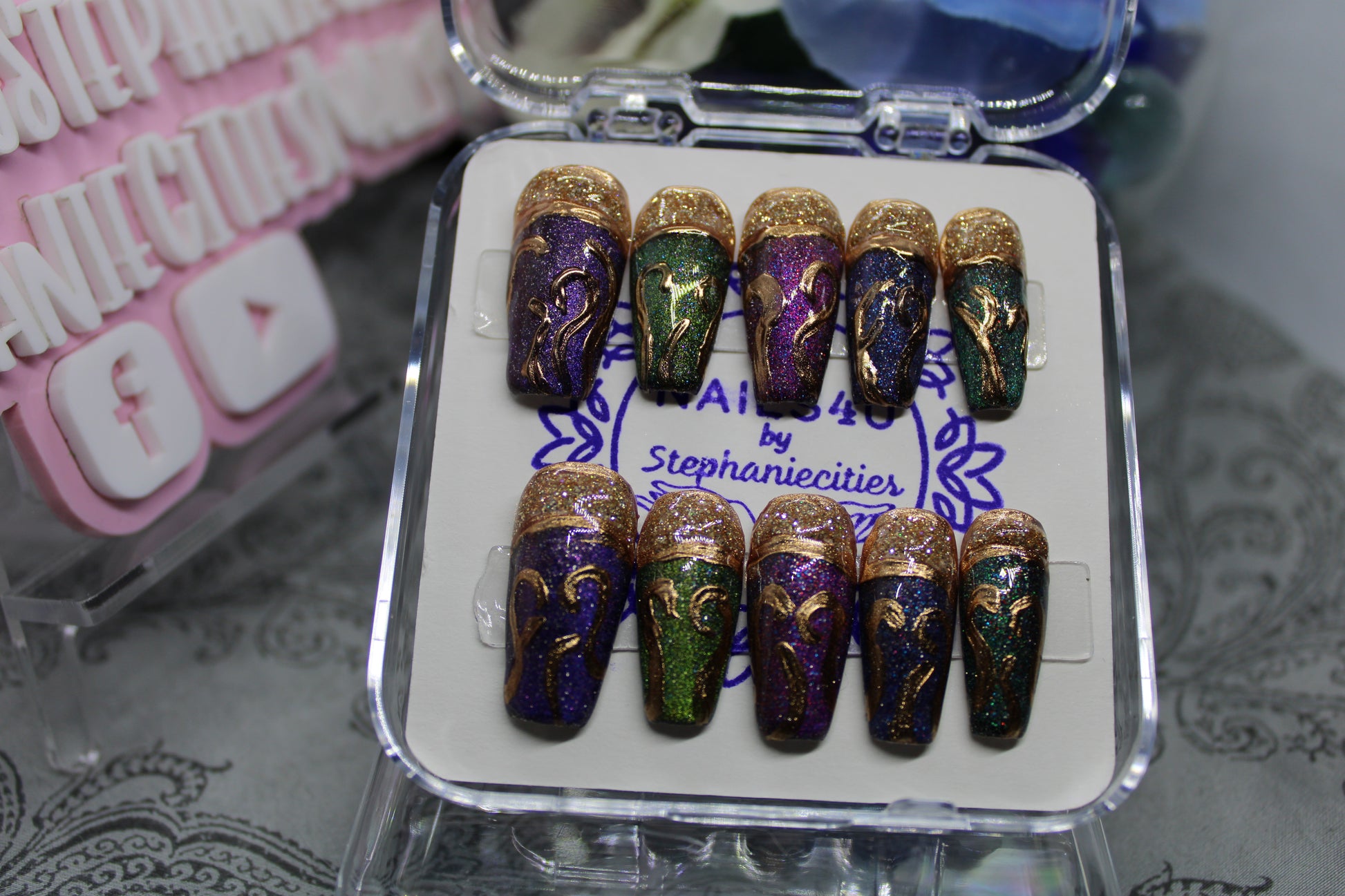 Indulge in the luxurious and exclusive experience of our Crowned Horns Press-On Nails. Featuring captivating cat eye designs, isolated chrome accents, and a touch of glitter, these nails will elevate any outfit and make you feel like royalty.