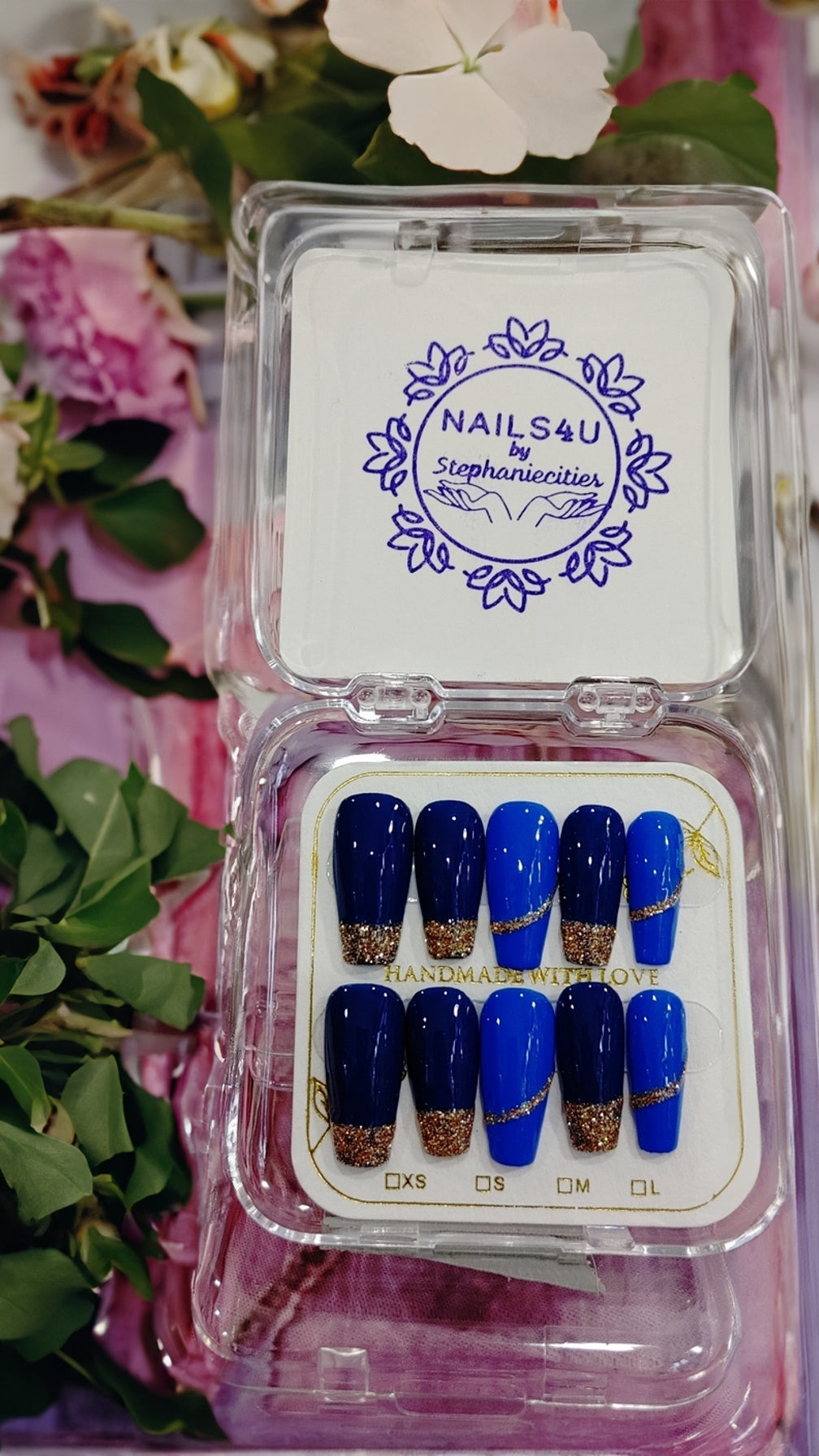 Indulge in effortless elegance with Golden Blues Press-on Nails. Embrace the simplicity of sophistication with these premium press-on nails that effortlessly elevate your look. Get an instant luxury manicure without the hassle.