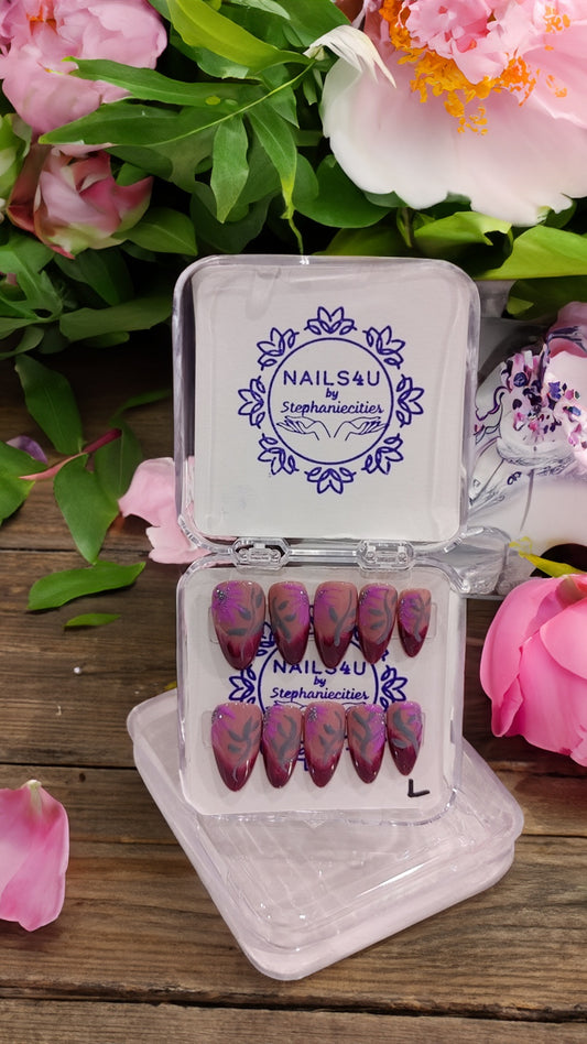 Introducing Grey Gardens Press-On Nails, featuring a stunning floral ombre design that exudes elegance. Achieve a luxurious look effortlessly with these exquisite press-on nails. Perfect for any occasion, elevate your style with a touch of sophistication.