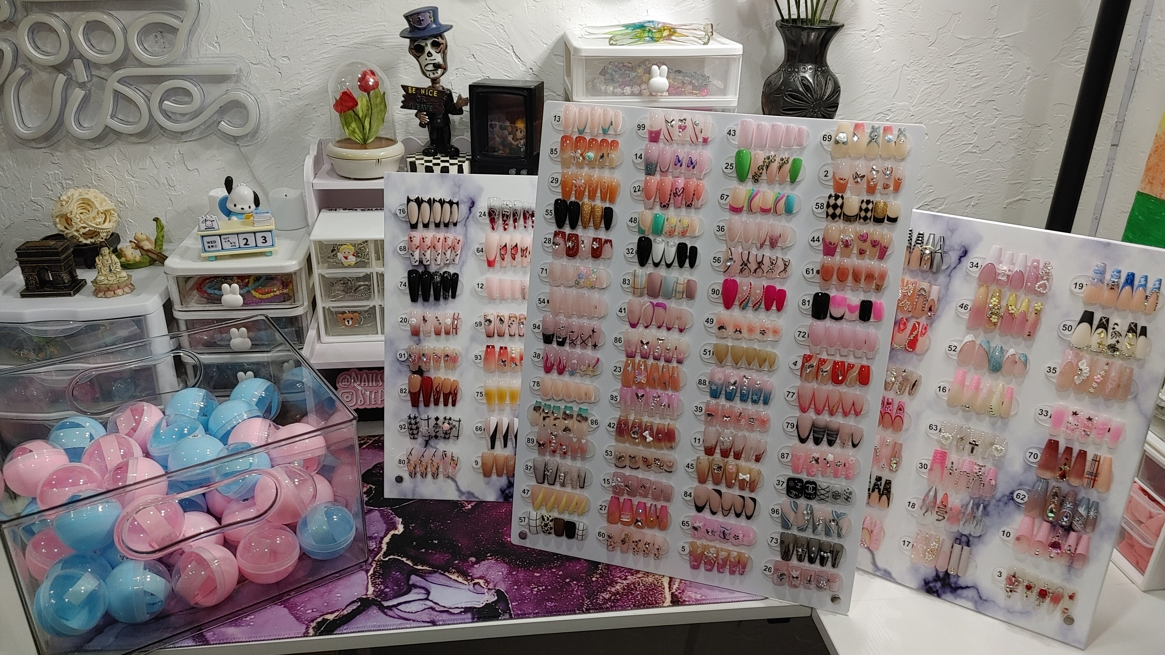 Introducing our enchanting collection of Mystery {Nails &amp; Jewelies} Surprise Balls, pure enchantment. 1 Surprise Ball contains 1 set of Press-on Nails and 1 Jewelie. Jewelies may include charming accessories,&nbsp; adorable jewelry, or cutie stationery. Request a personalized video and I will capture the exquisite packaging of your order, sharing it on social media for all to see.